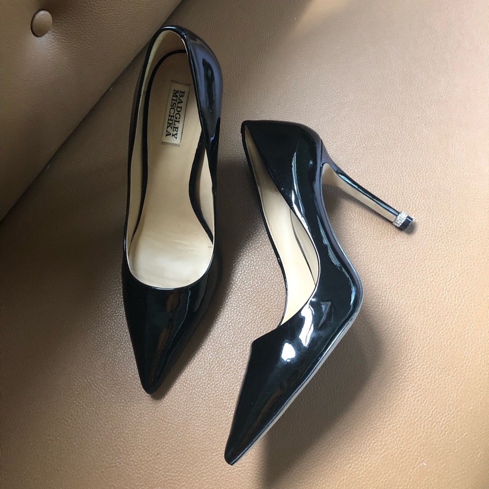 BADGLEY MISCHKA patent leather pumps heels glam